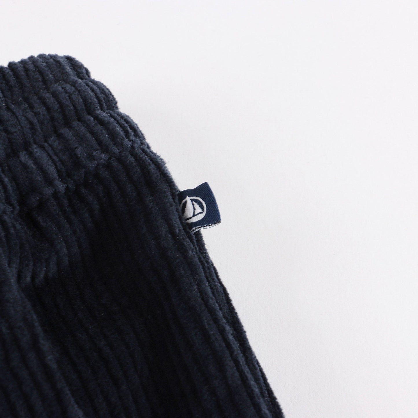 儿童黑色灯芯绒长裤