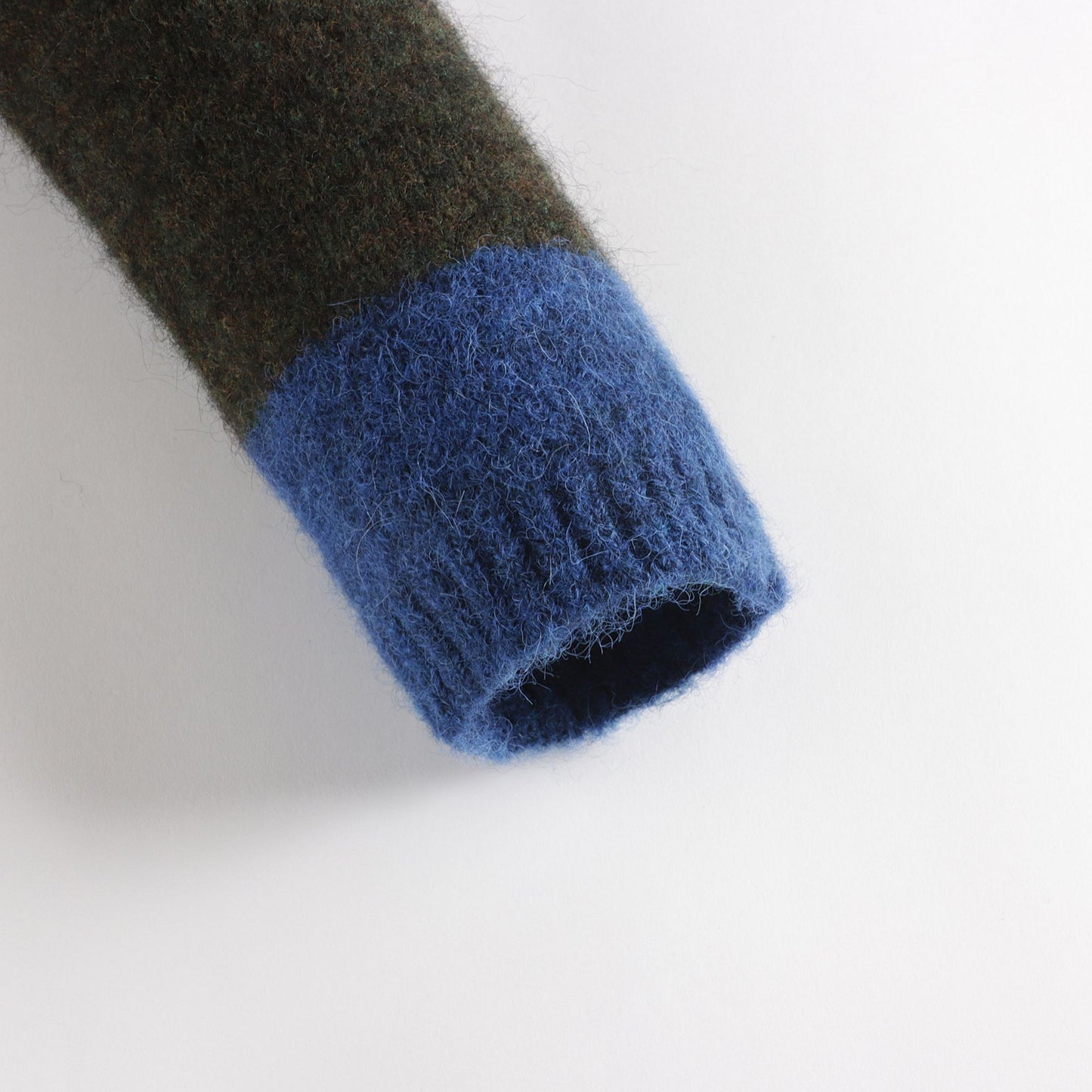 儿童深绿色条纹毛衣