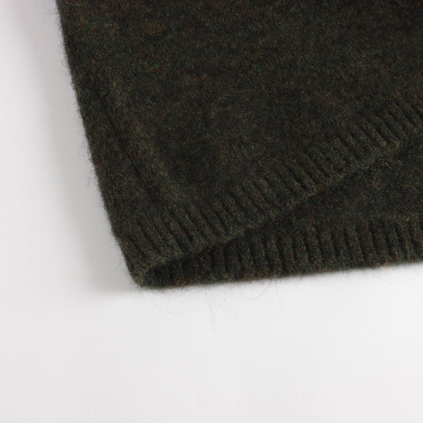 儿童深绿色条纹毛衣