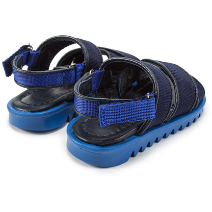 女童蓝色凉鞋