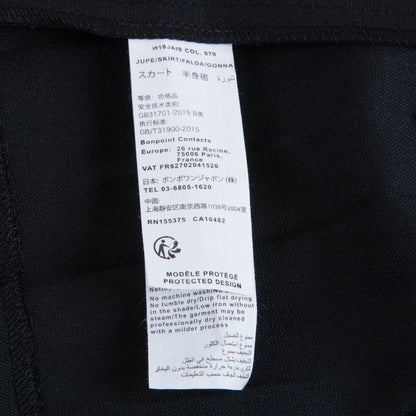 女童深灰色短裙