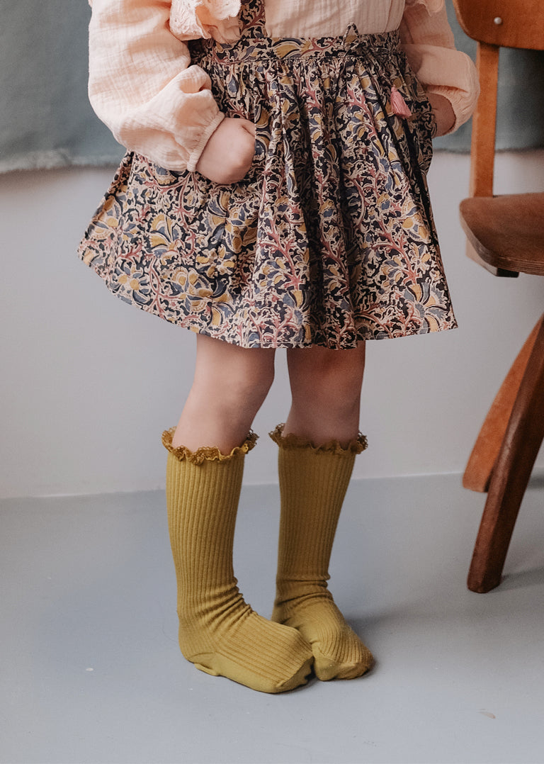 女童黄色长袜