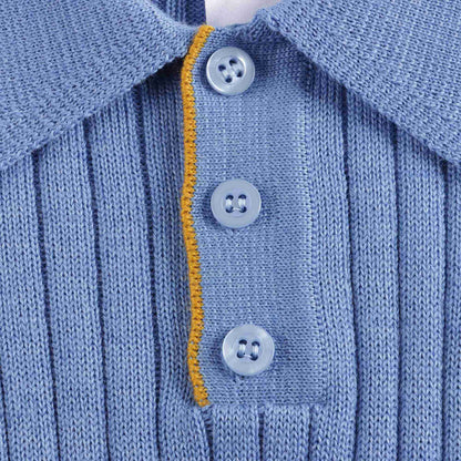 儿童蓝色毛衣