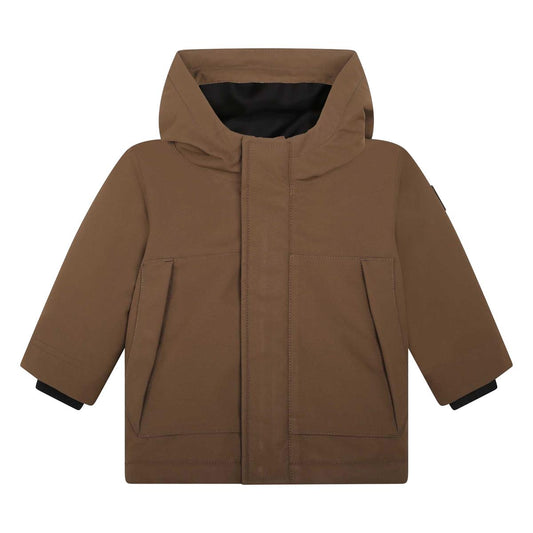 男婴棕色夹克