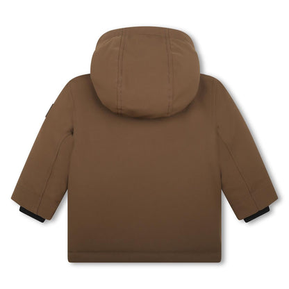 男婴棕色夹克
