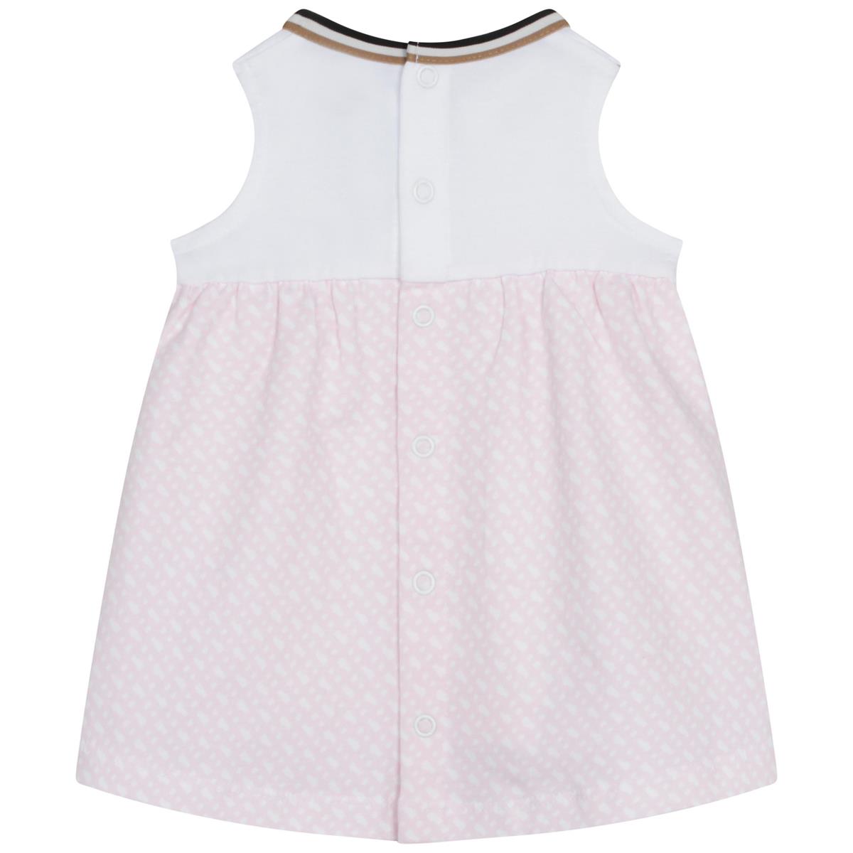 女婴粉色连衣裙