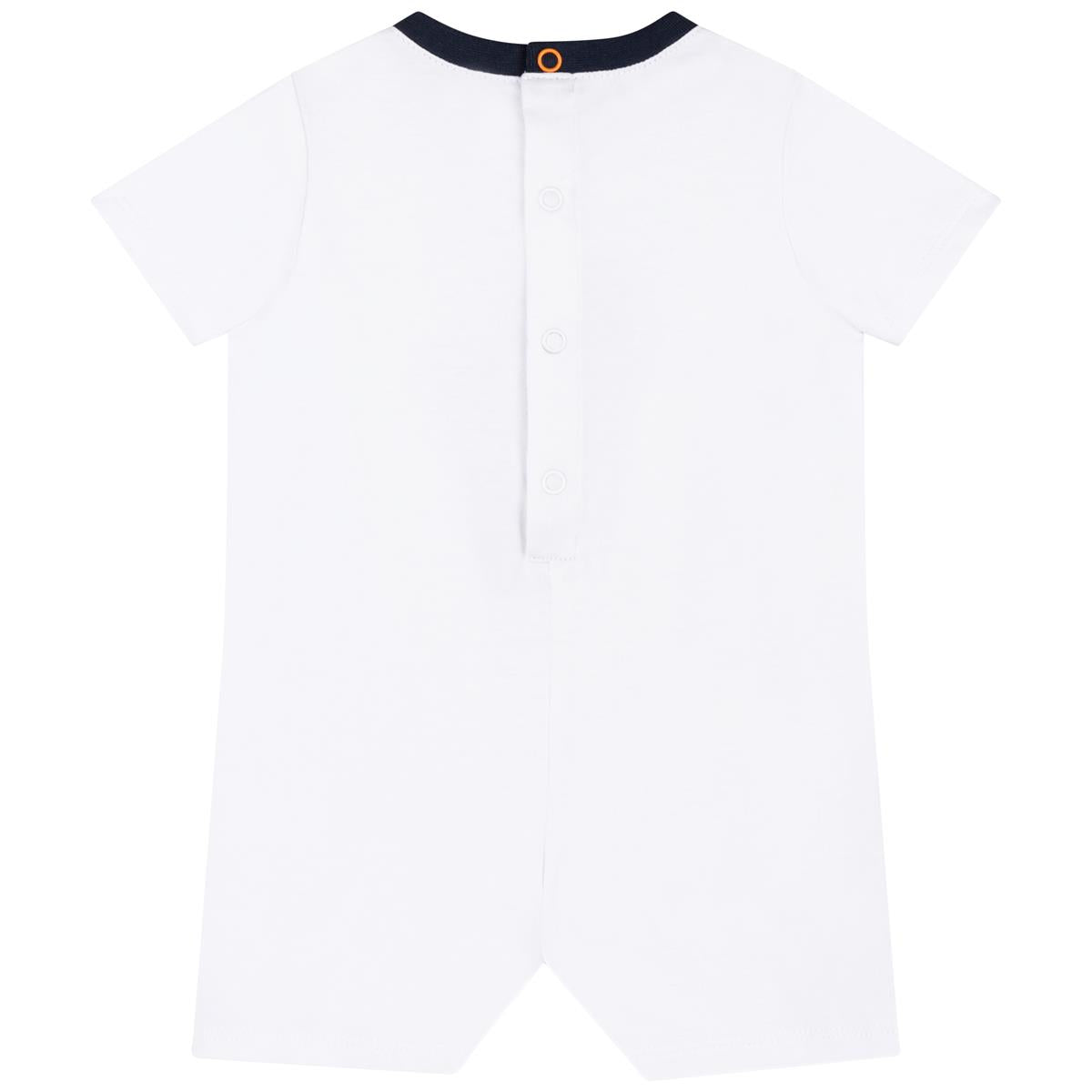 男婴白色连体衣