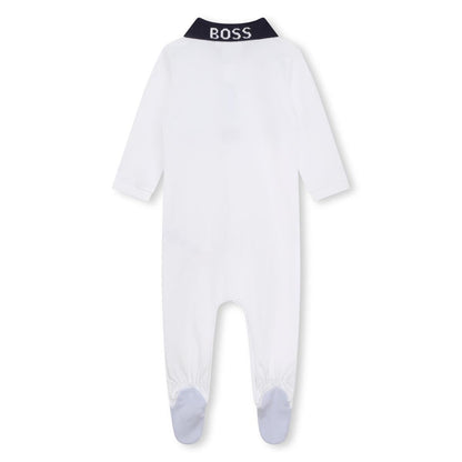 男婴白色连体衣