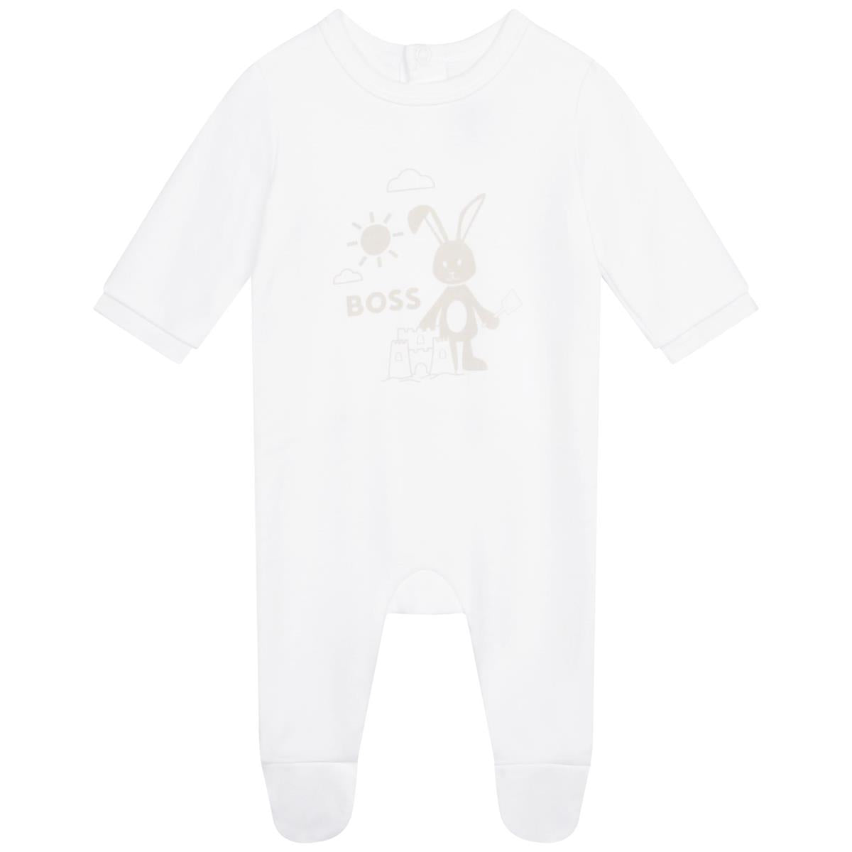 女婴白色连体衣