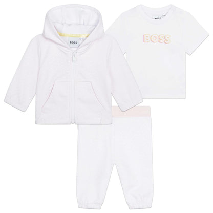 女婴白色棉套装