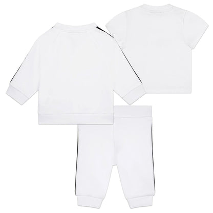 女婴白色棉套装