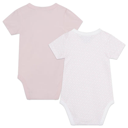 女婴粉色连体衣