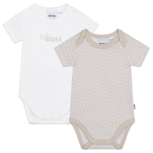 男婴白色连体衣