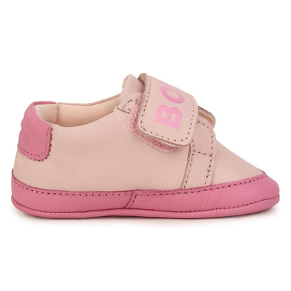女婴粉色Logo运动鞋