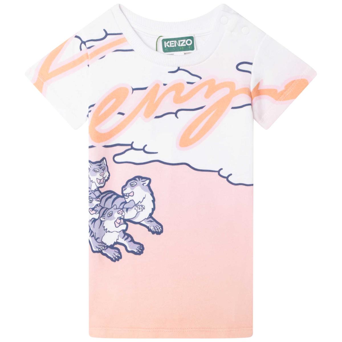 女婴粉色连衣裙