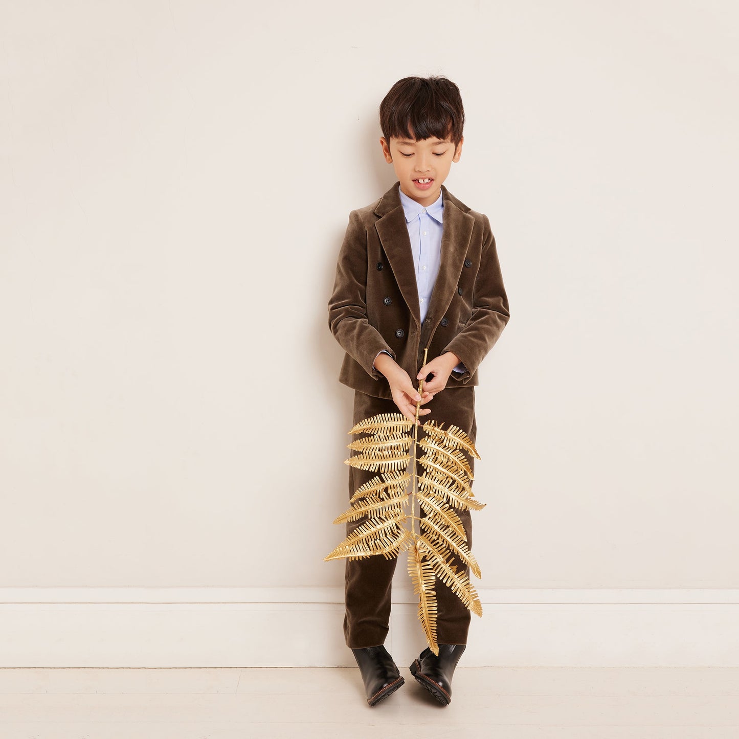 儿童灰褐色丝绒西服