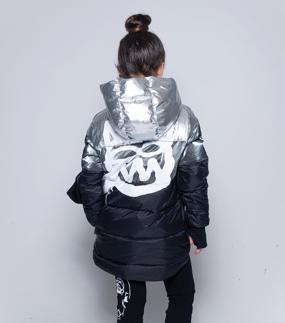 儿童黑色羽绒外套