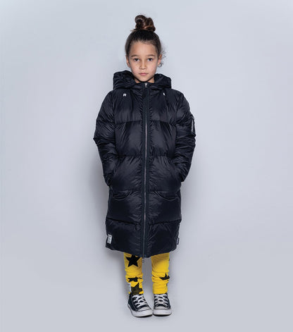 儿童黑色羽绒外套