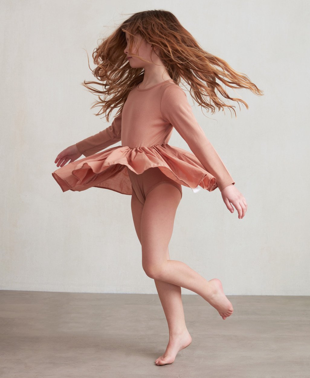 女童焦糖色棉连衣裙