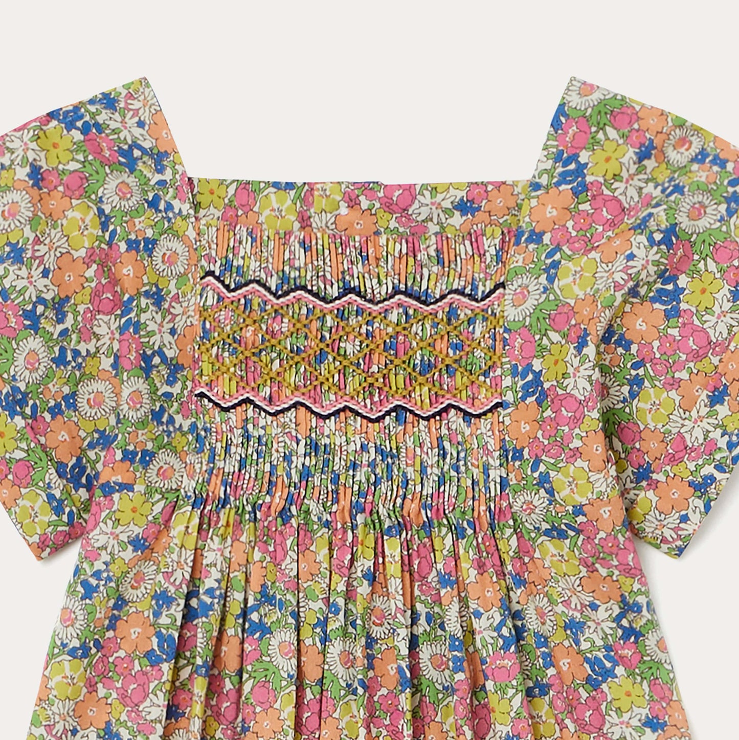 女婴彩色碎花连衣裙