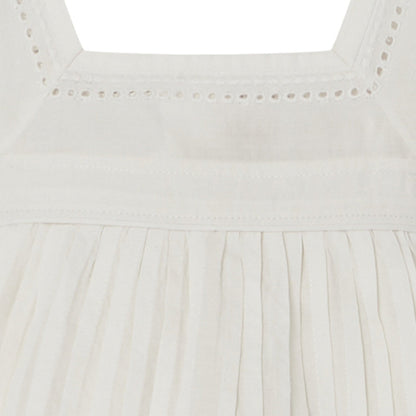 女婴白色棉连衣裙