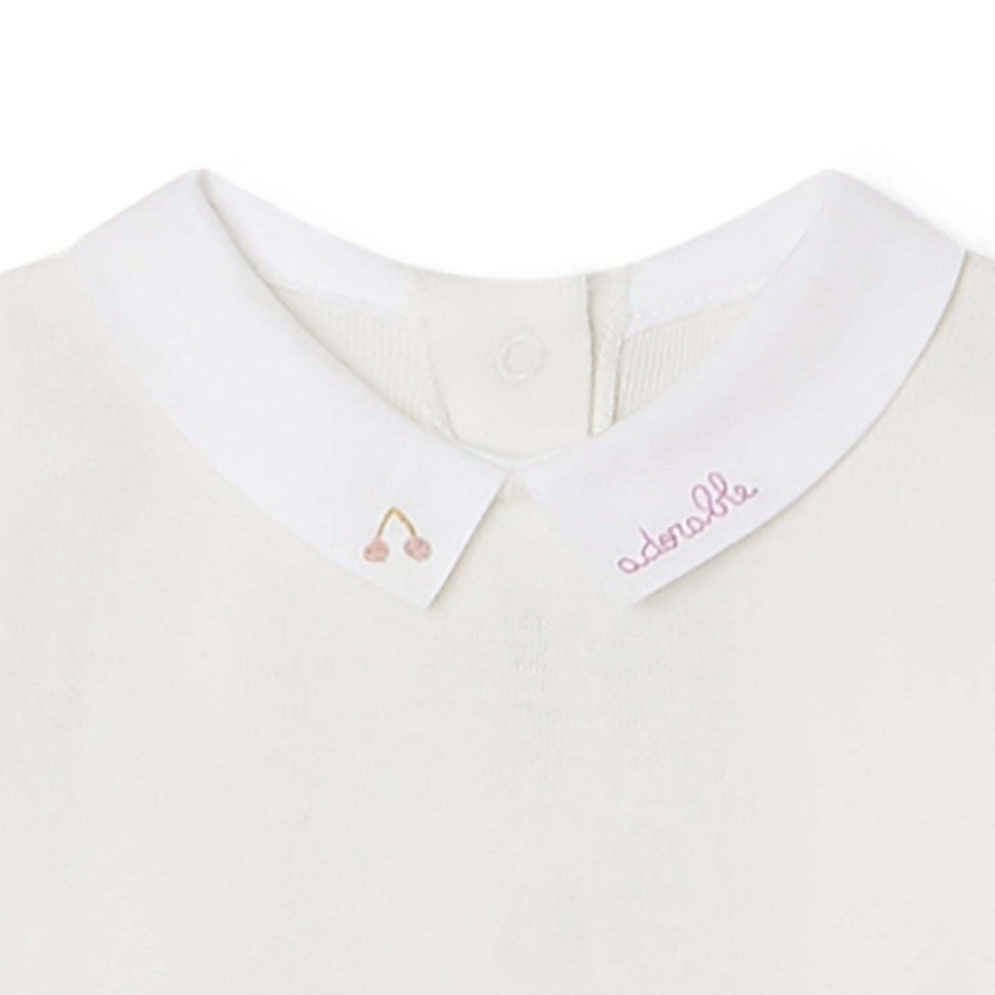 婴儿白色连体衣