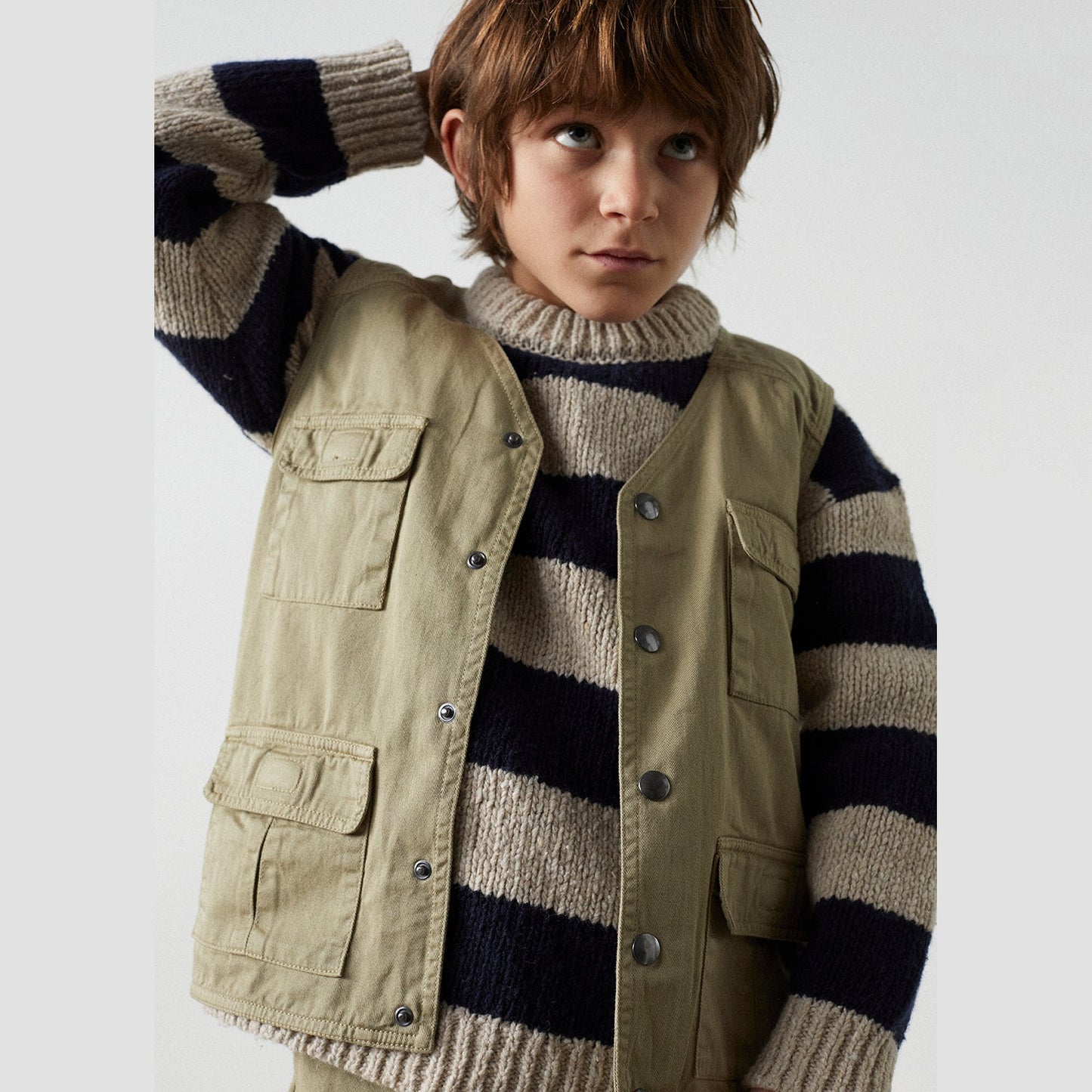 儿童军绿色马甲