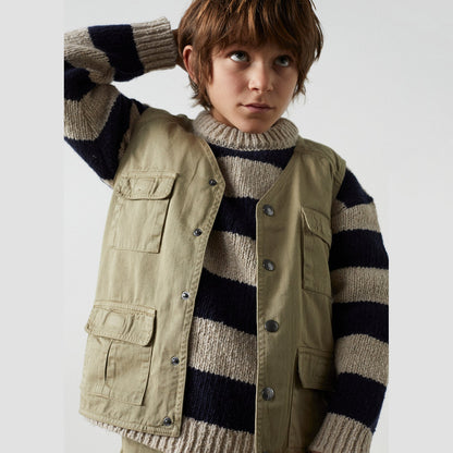 儿童军绿色马甲