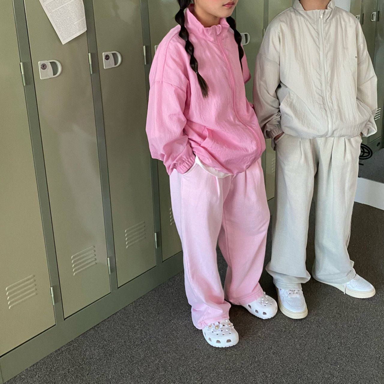 儿童粉色拉链夹克