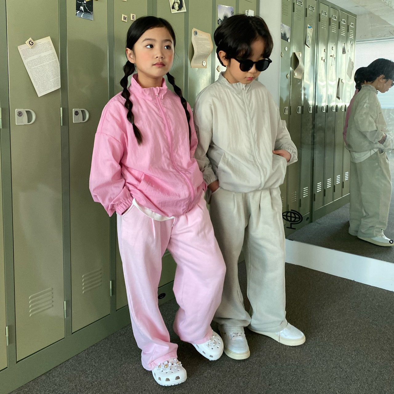 儿童粉色拉链夹克