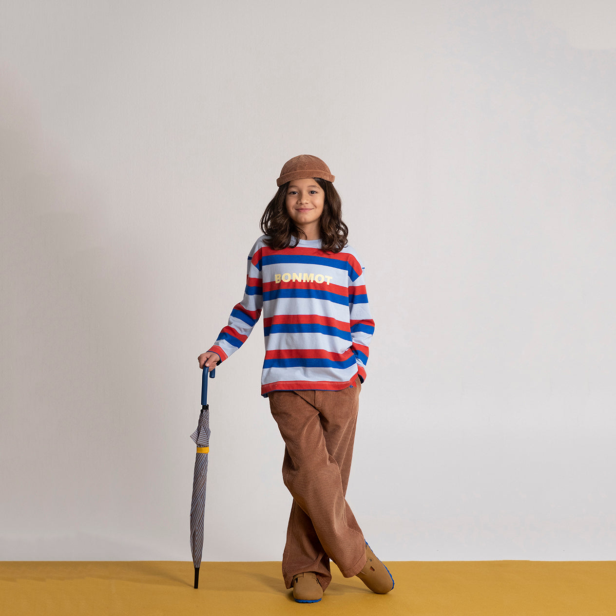 儿童棕色灯芯绒帽子