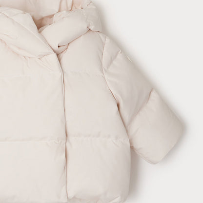 女婴淡粉色羽绒服