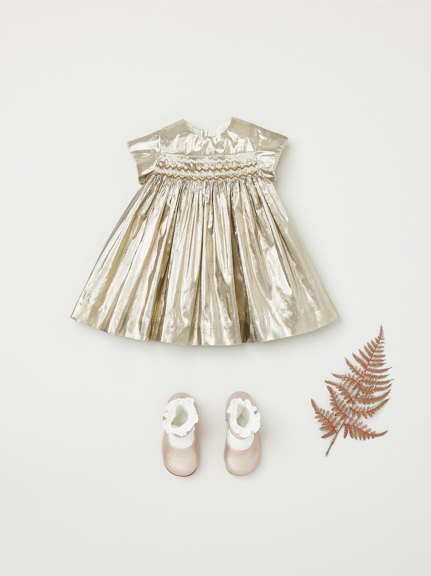 女婴香槟色连衣裙