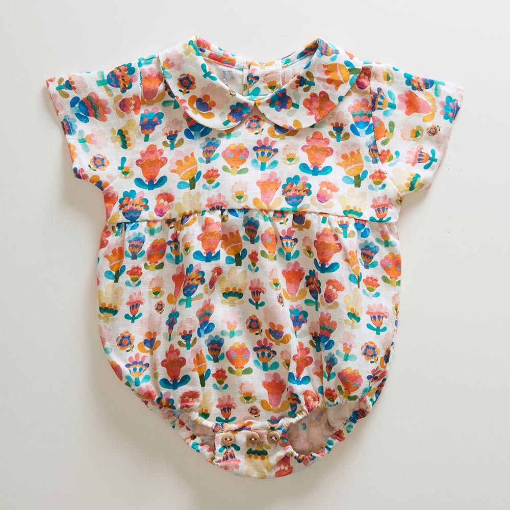 女婴粉色花朵连体衣