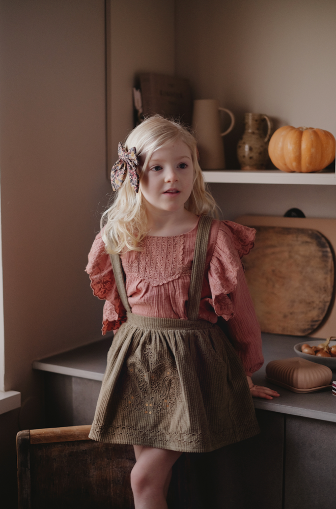 女童卡其色丝绒短裙