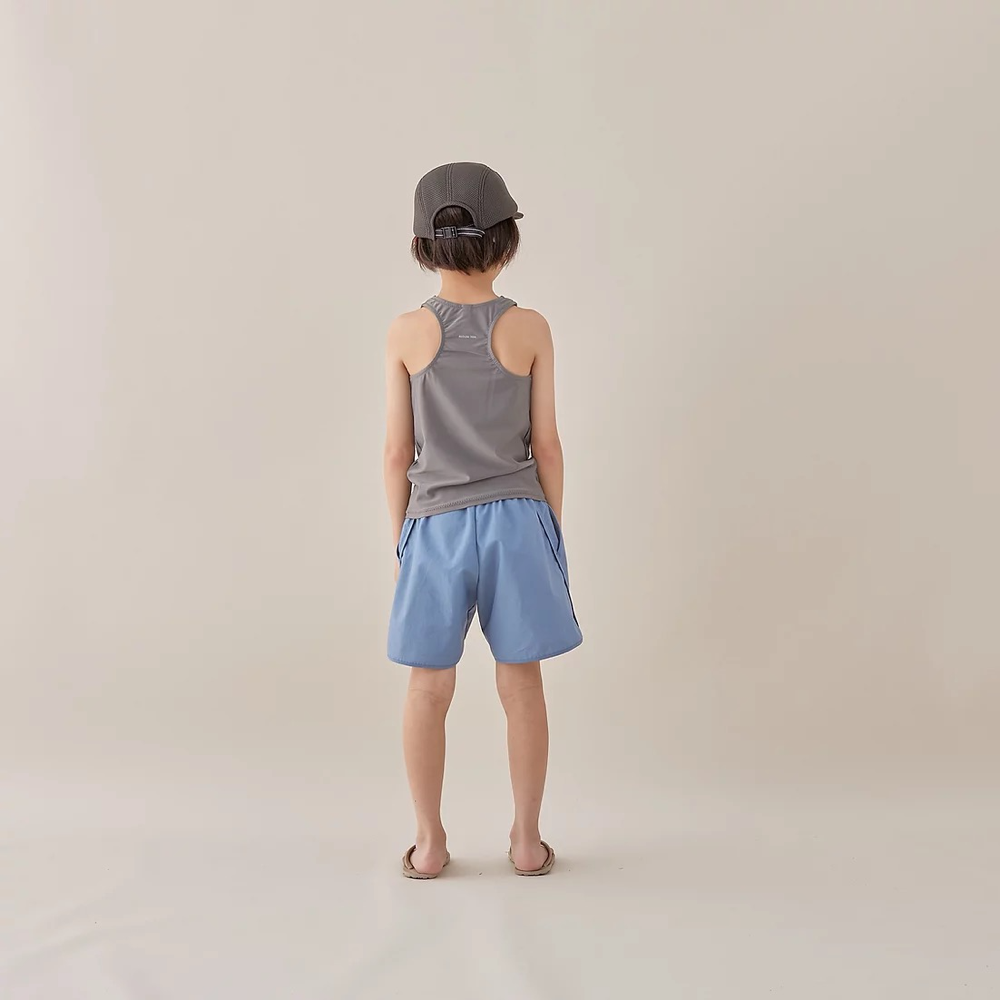 儿童蓝色短裤