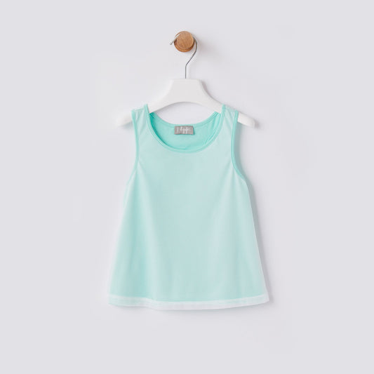 女童湖绿色背心