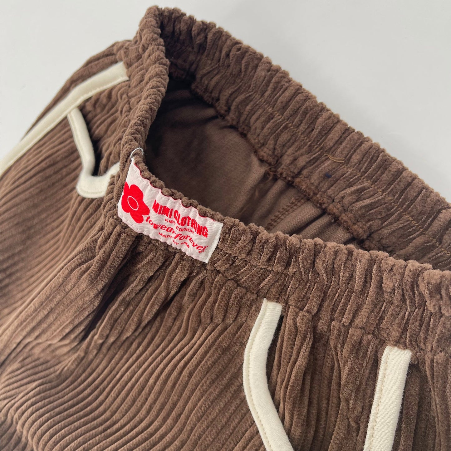 女童棕色灯芯绒短裤