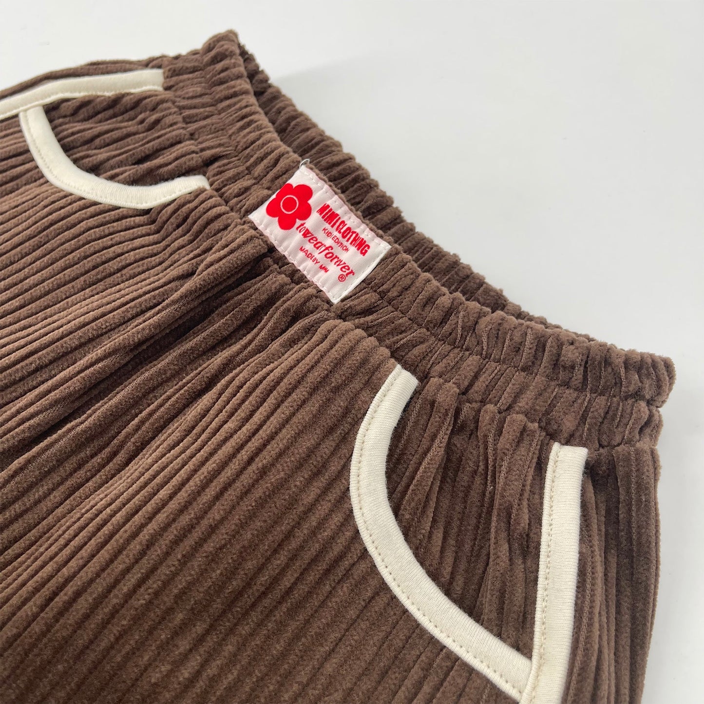 女童棕色灯芯绒短裤