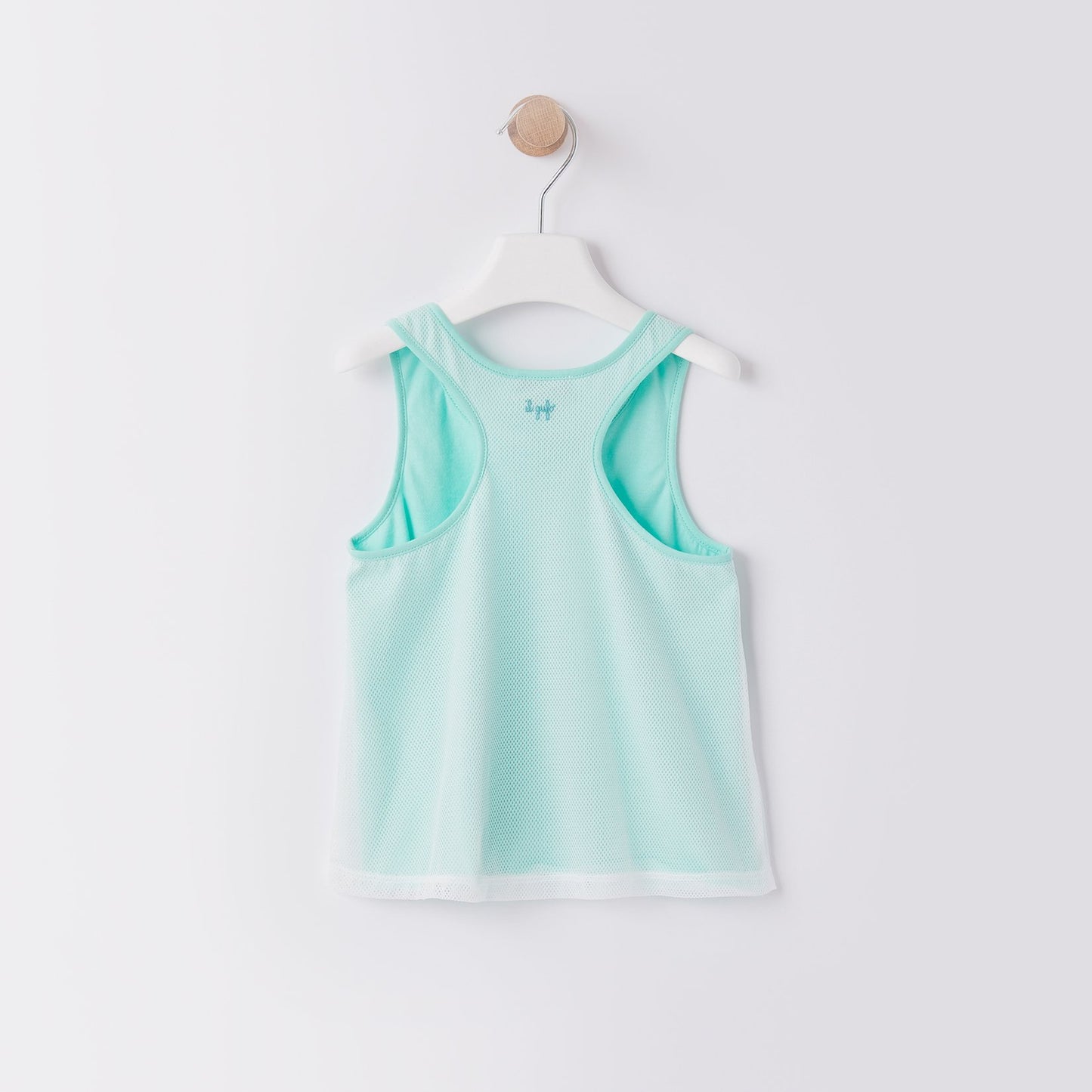 女童湖绿色背心