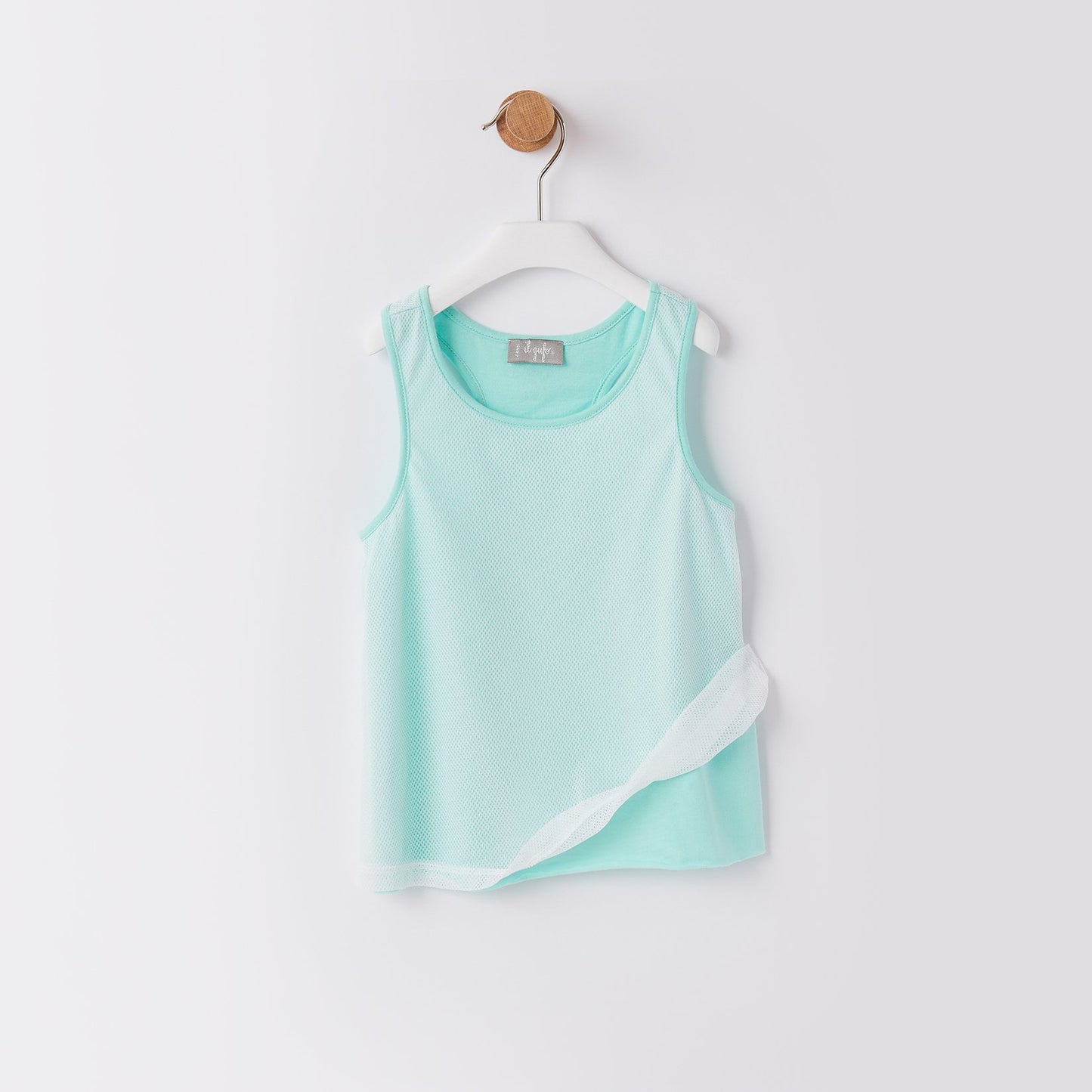 女童湖绿色背心