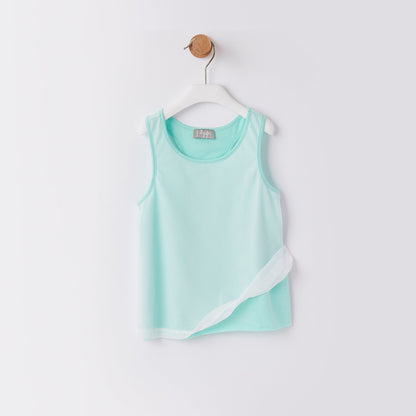 女童湖绿色背心