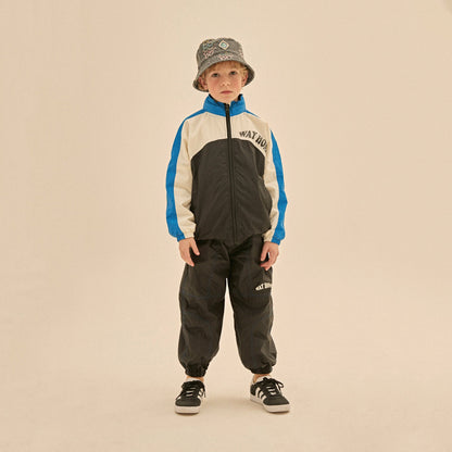 儿童蓝色拉链夹克