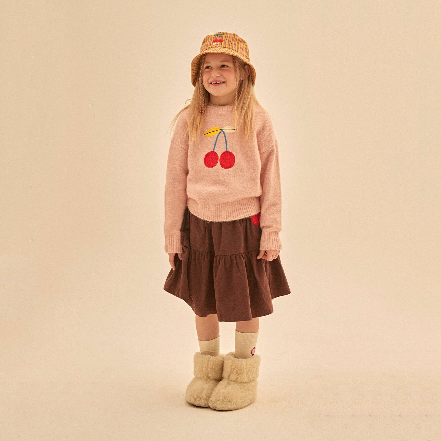 女童粉色樱桃毛衣