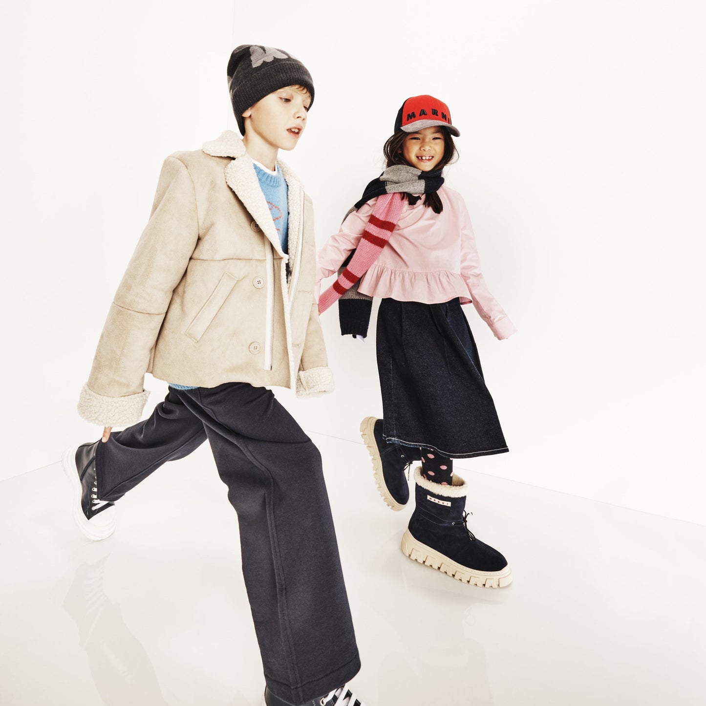 女童黑色牛仔短裙