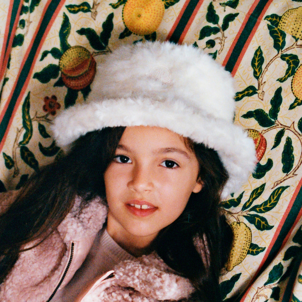 女童象牙白帽子